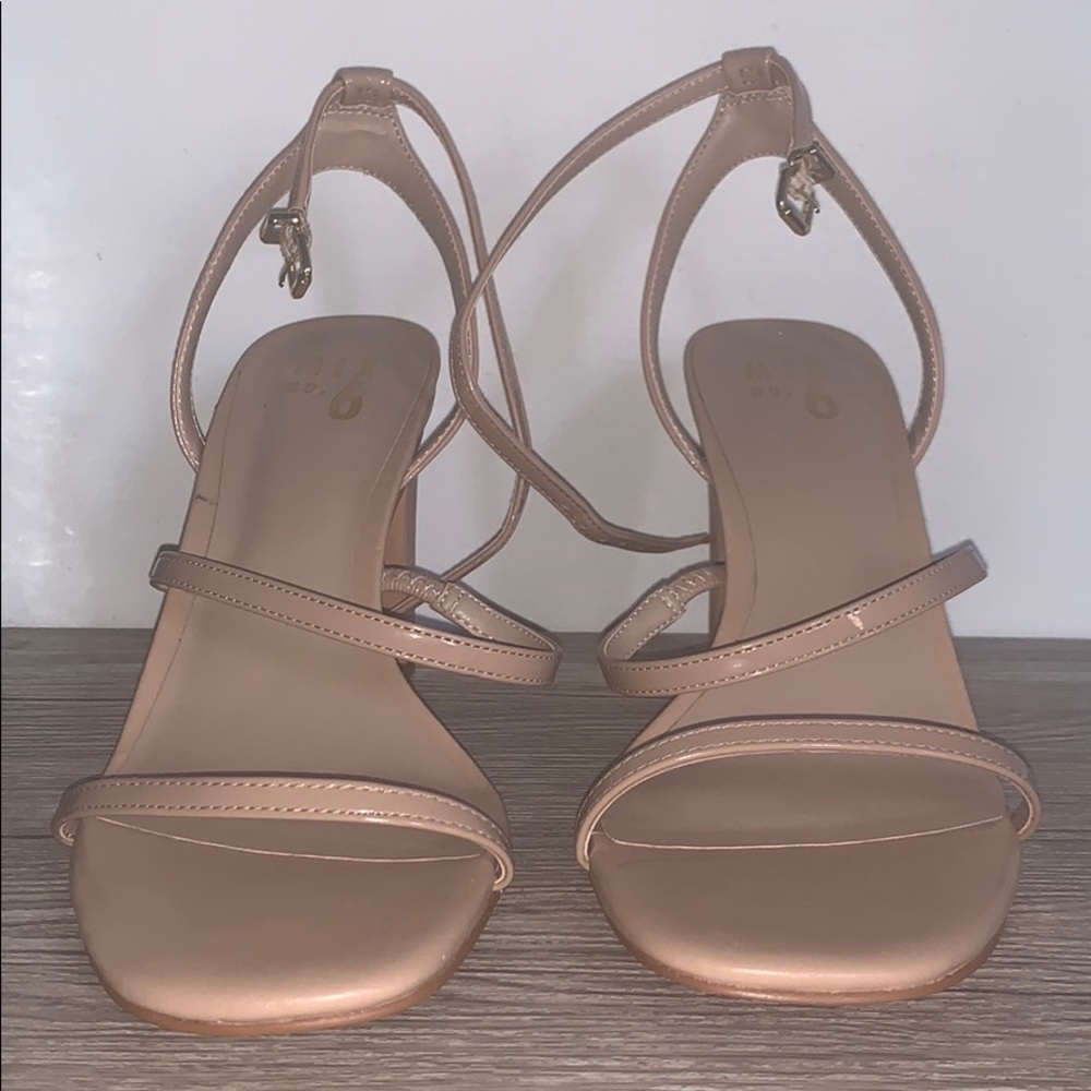 Basic nude sandal block heels.